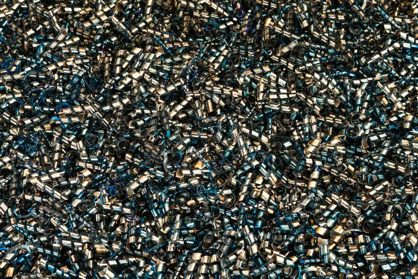 Haufen aus Metallspänen aus der Zerspanung